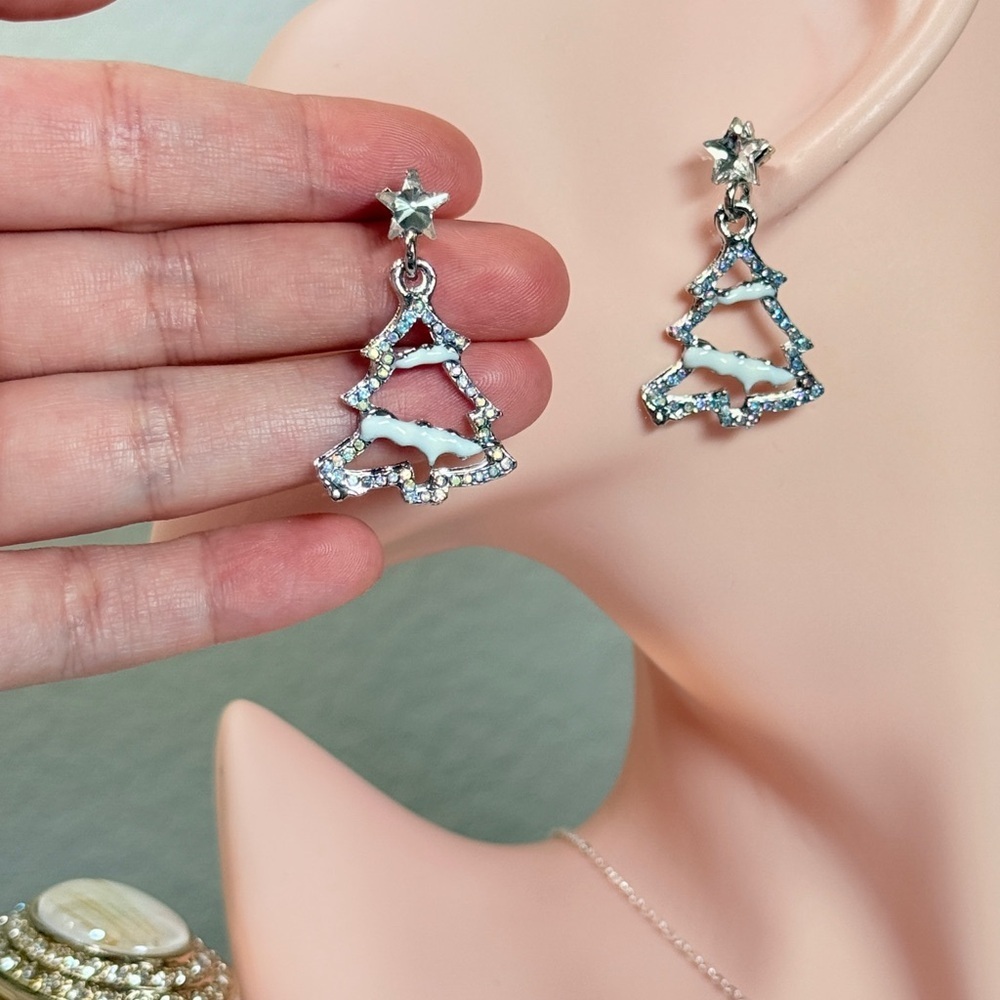 ⚜️ Cute Miniature Christmas Tree Earrings 🎄 - Picture 3 of 5